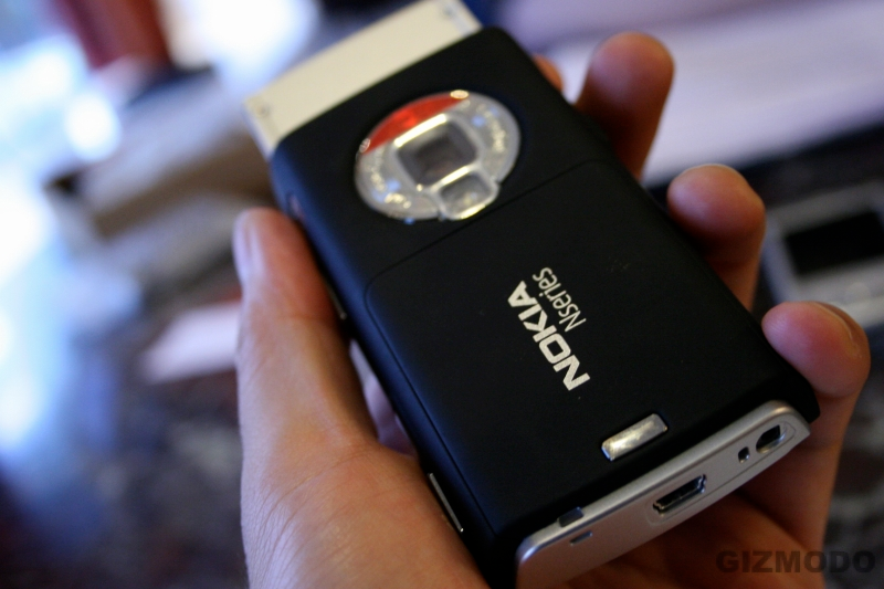 Illustration for article titled Hands On the Nokia N95i (The Black One) and the N95 US-Band Cellphone